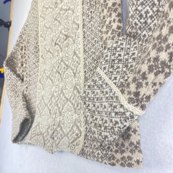 Talbots Beige and Cream Patterned Sweater - Picture 4 of 10